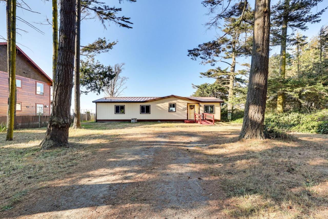 Oceanfront Port Angeles Home With Yard And Views! Exterior foto